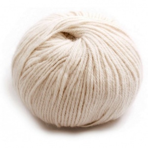 Natural white alpaca yarn